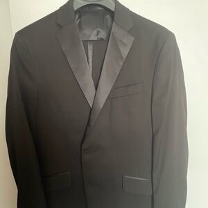 Men’s Kenneth Cole reaction tuxedo